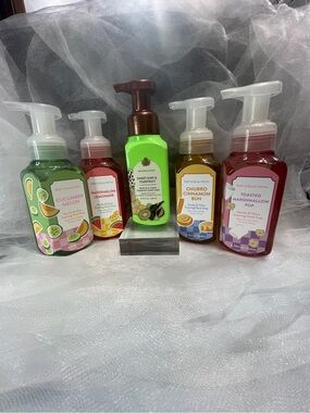 Lot of 5 Bath & Body Works Gentle & Clean Foaming Hand Soaps (FL1081)